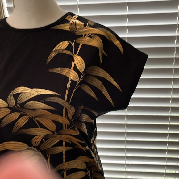 Metropolitan Museum of Art black & gold short sleeved shirt size medium - Picture 6 of 9